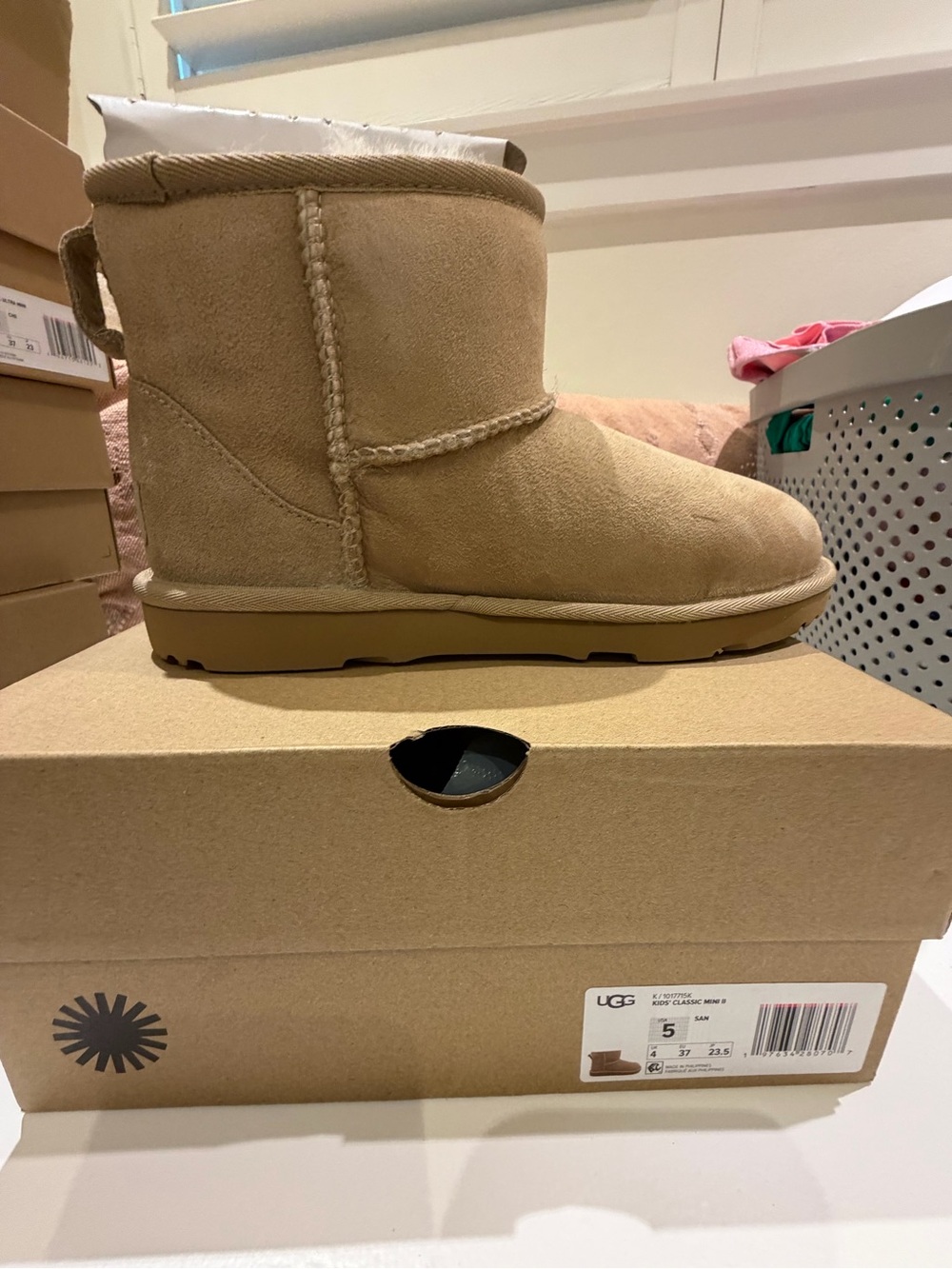 NIB UGG Kids Classic Mini II Boots Sand – Size 5